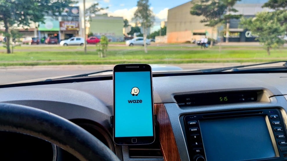 Waze: 8 essential tips to know before hitting the road