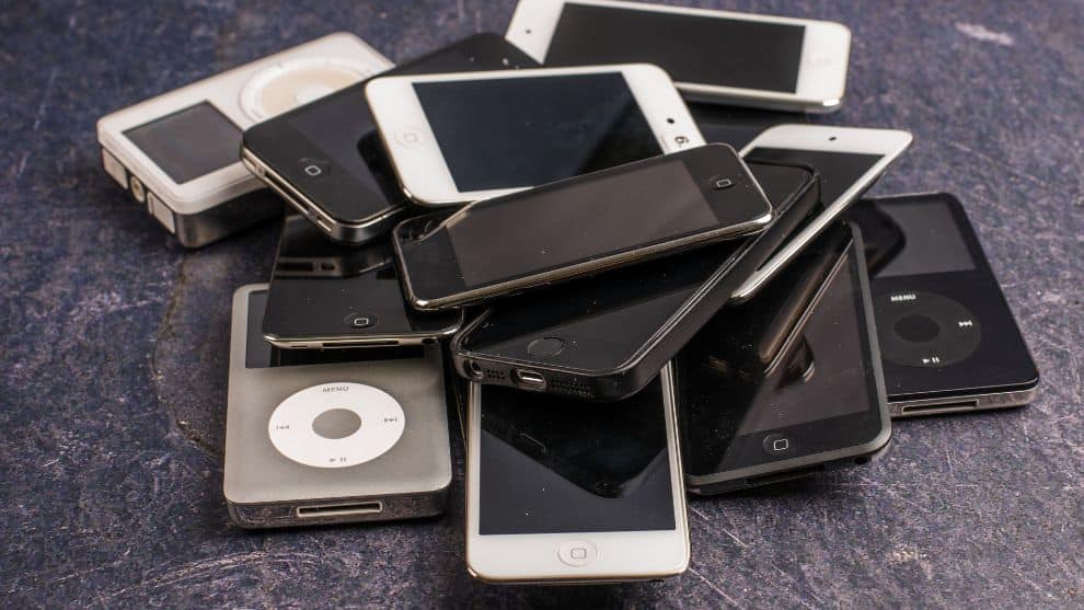 Don’t throw away your old smartphone: 4 tips to give it new life